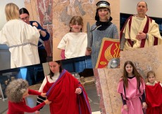 Eine Fotocollage zeigt Kinde rund Erwachsene in römischer Kleidung